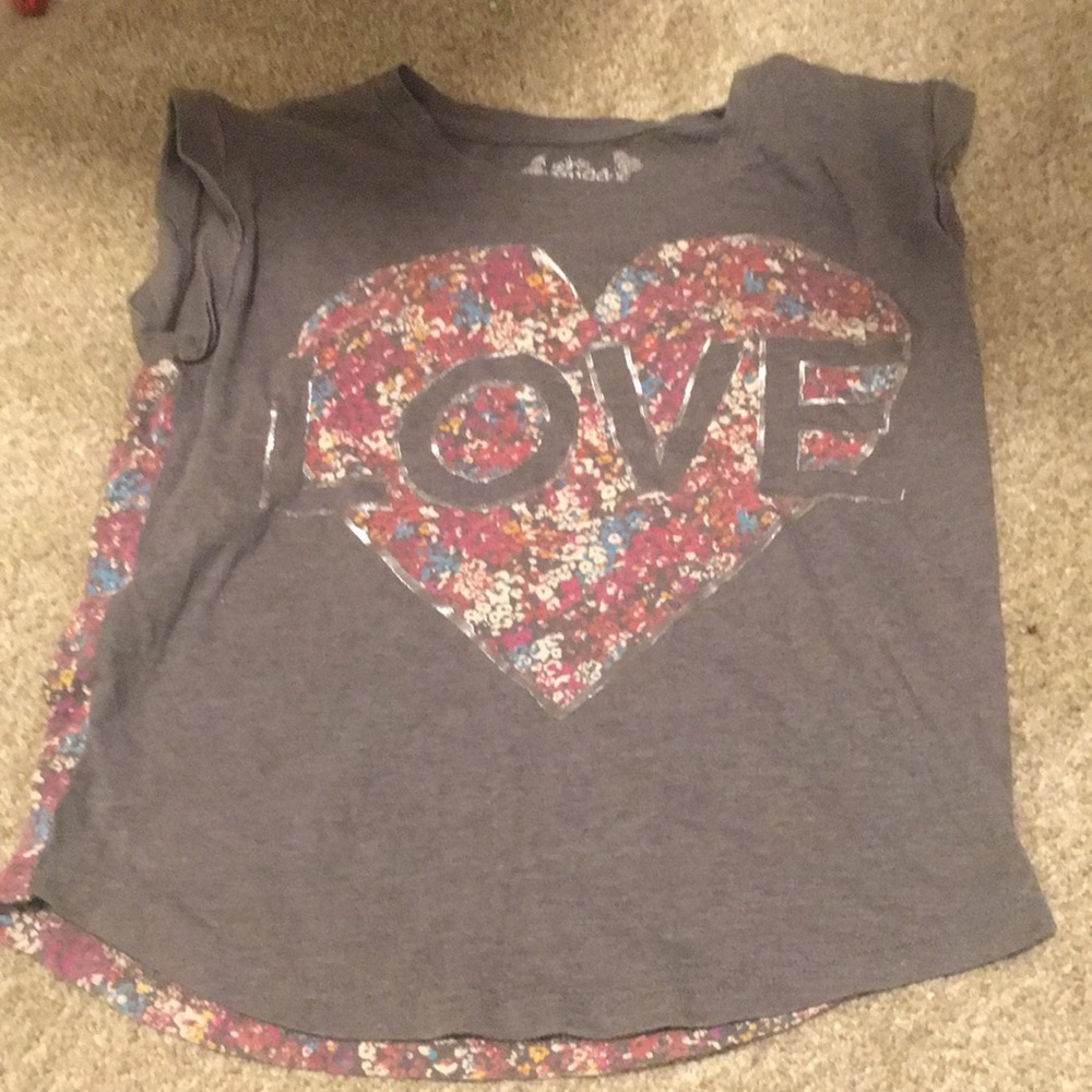 Mudd girl, shirt, half tank.